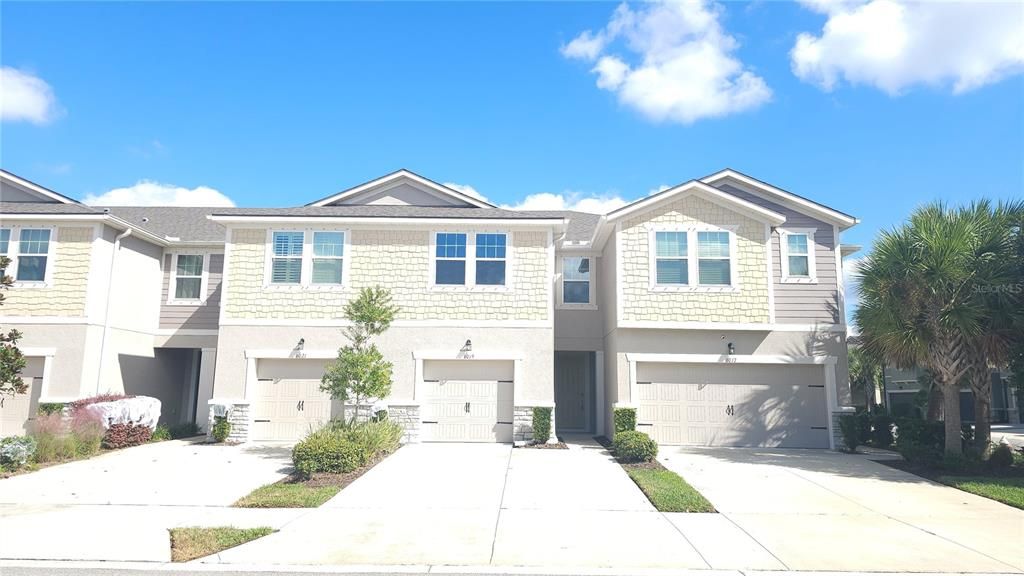 Active With Contract: $2,600 (3 beds, 2 baths, 1968 Square Feet)
