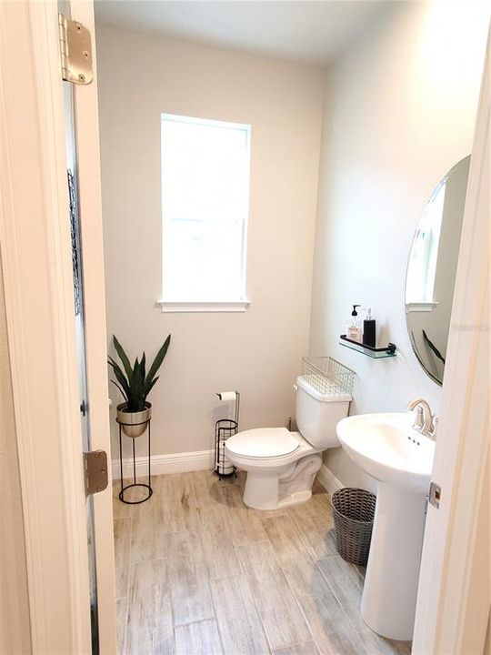 Active With Contract: $2,600 (3 beds, 2 baths, 1968 Square Feet)