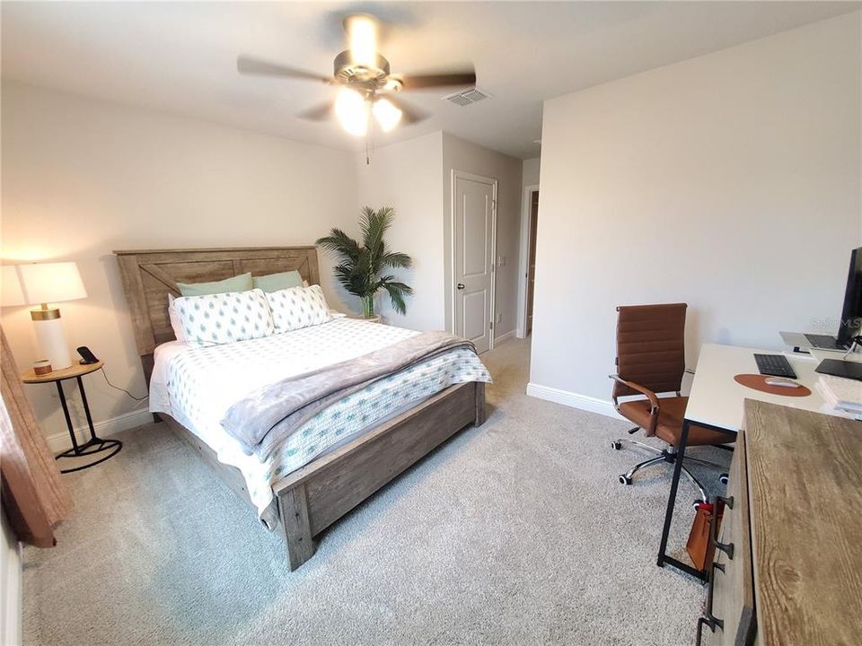 Active With Contract: $2,600 (3 beds, 2 baths, 1968 Square Feet)