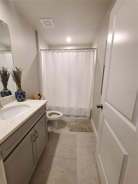 Active With Contract: $2,600 (3 beds, 2 baths, 1968 Square Feet)