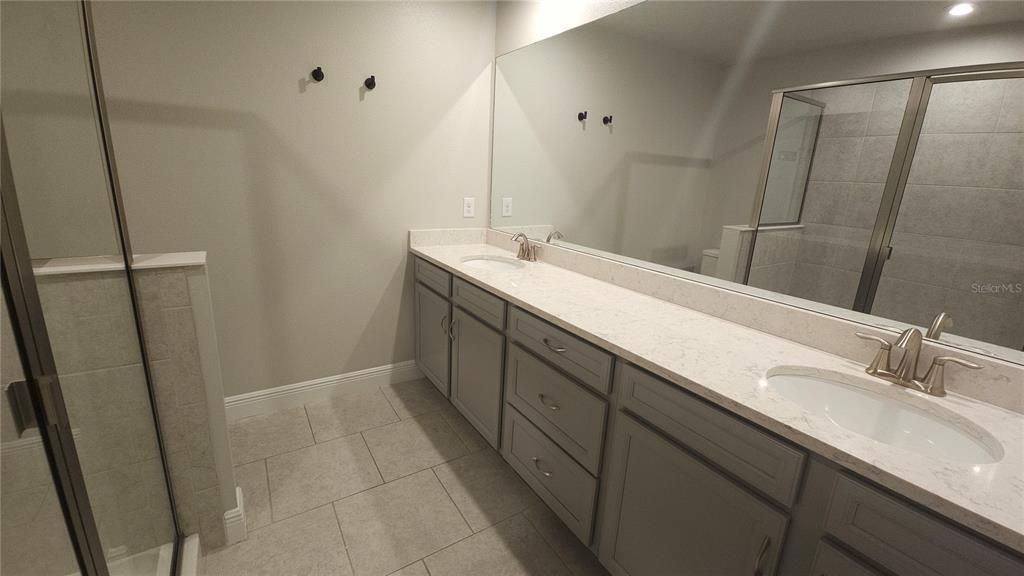 Active With Contract: $2,600 (3 beds, 2 baths, 1968 Square Feet)