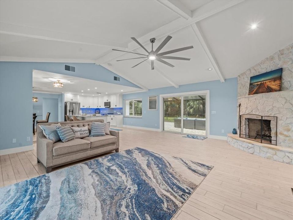 En Venta: $350,000 (3 camas, 2 baños, 2012 Pies cuadrados)