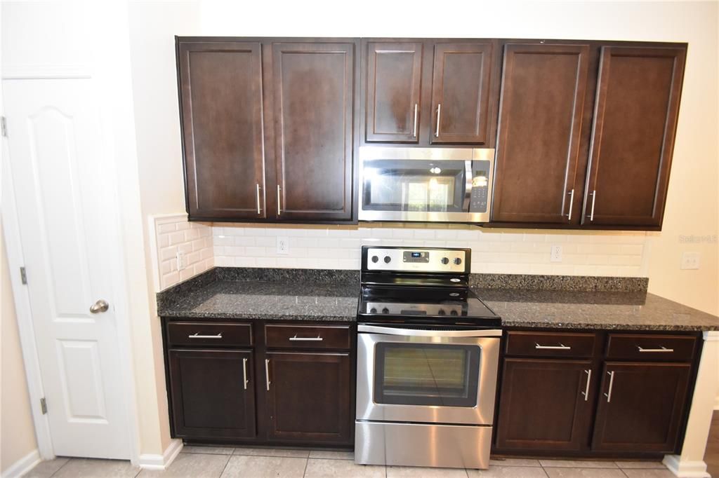 For Sale: $205,000 (2 beds, 2 baths, 1147 Square Feet)
