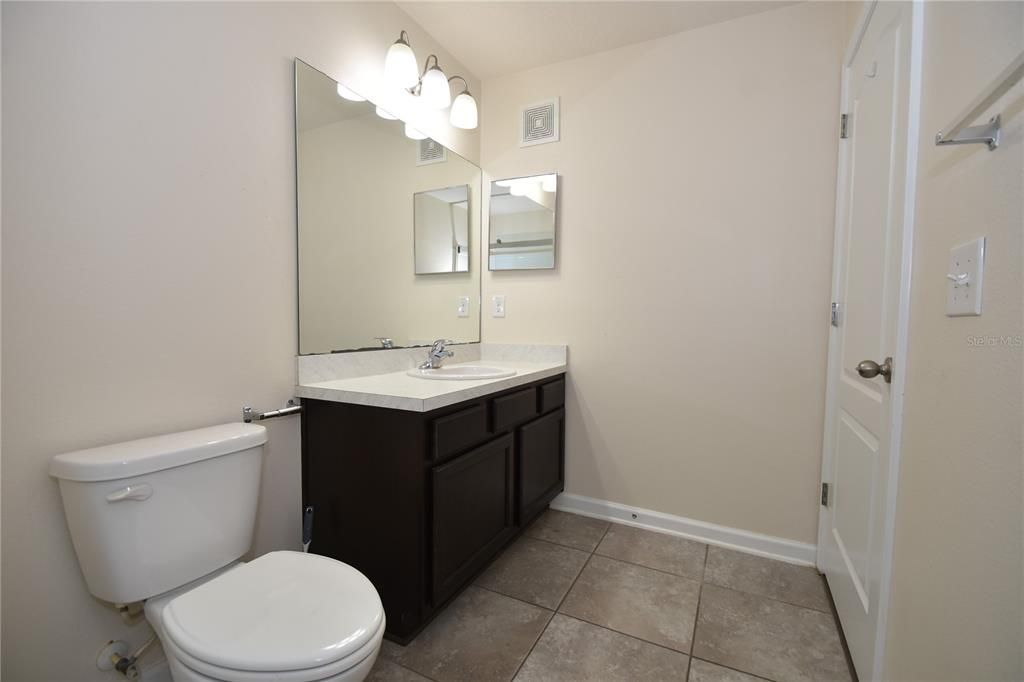 For Sale: $205,000 (2 beds, 2 baths, 1147 Square Feet)
