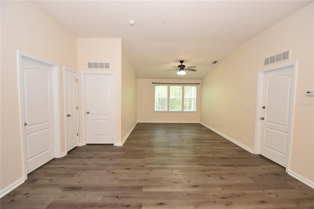 For Sale: $205,000 (2 beds, 2 baths, 1147 Square Feet)