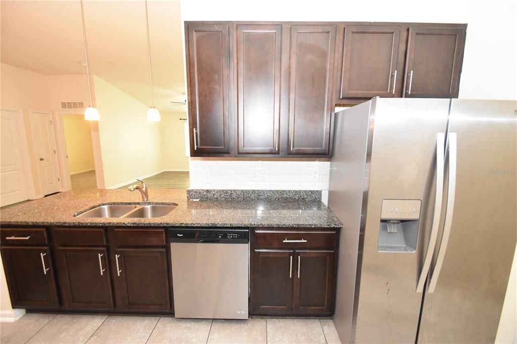 For Sale: $205,000 (2 beds, 2 baths, 1147 Square Feet)