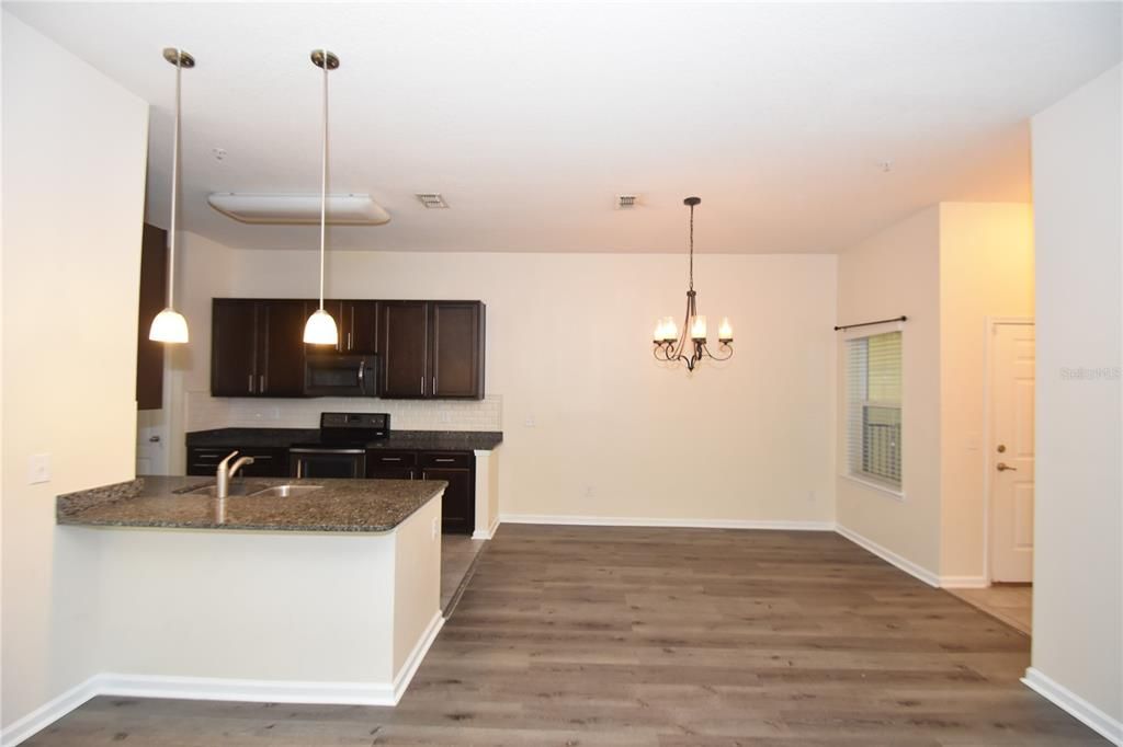 For Sale: $205,000 (2 beds, 2 baths, 1147 Square Feet)