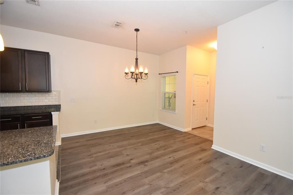 For Sale: $205,000 (2 beds, 2 baths, 1147 Square Feet)