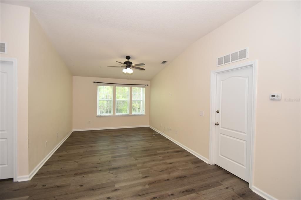 For Sale: $205,000 (2 beds, 2 baths, 1147 Square Feet)