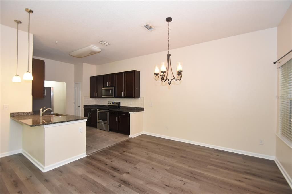 For Sale: $205,000 (2 beds, 2 baths, 1147 Square Feet)
