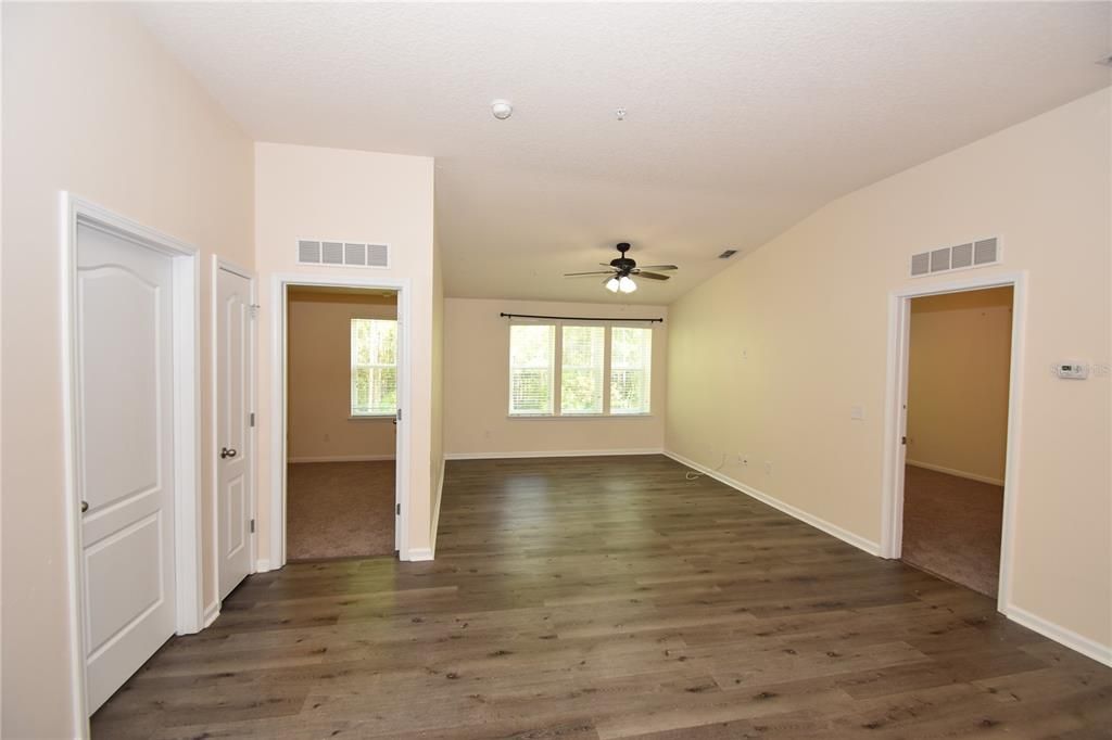 For Sale: $205,000 (2 beds, 2 baths, 1147 Square Feet)