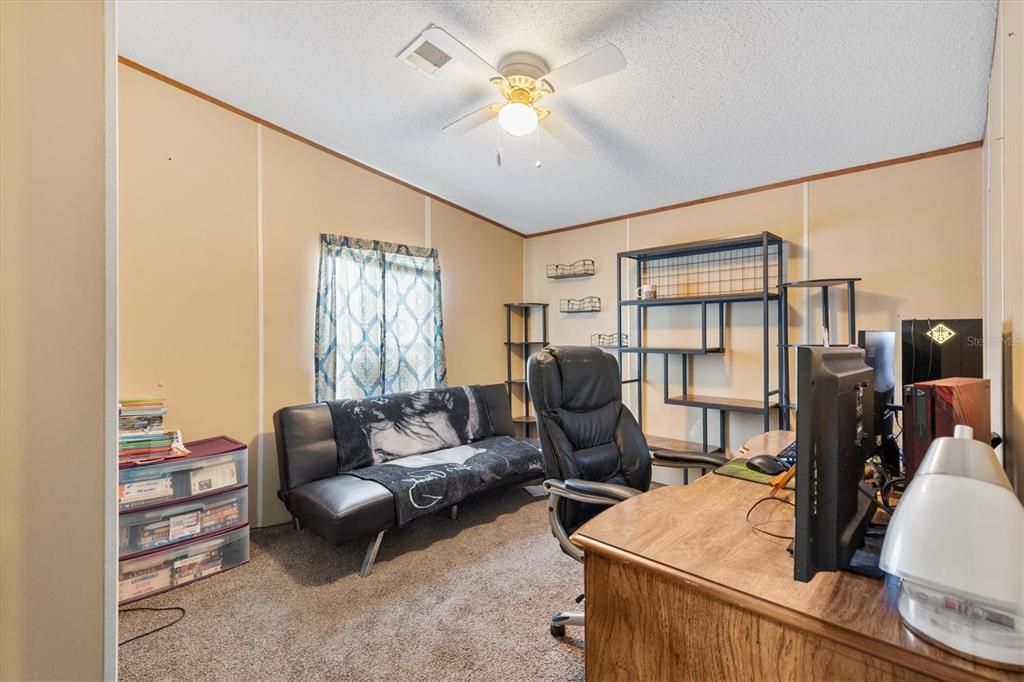 For Sale: $215,000 (5 beds, 3 baths, 1976 Square Feet)