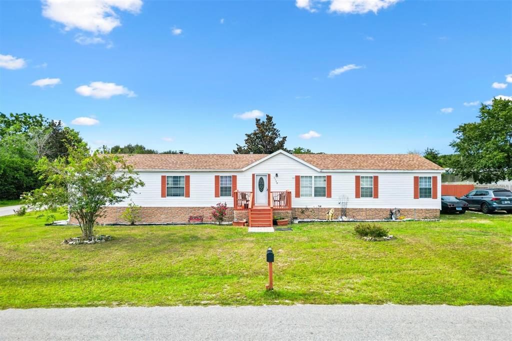 For Sale: $215,000 (5 beds, 3 baths, 1976 Square Feet)