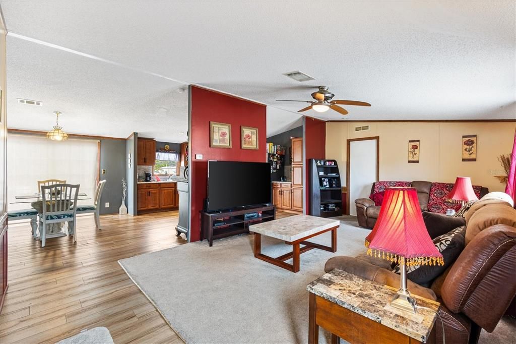 For Sale: $215,000 (5 beds, 3 baths, 1976 Square Feet)