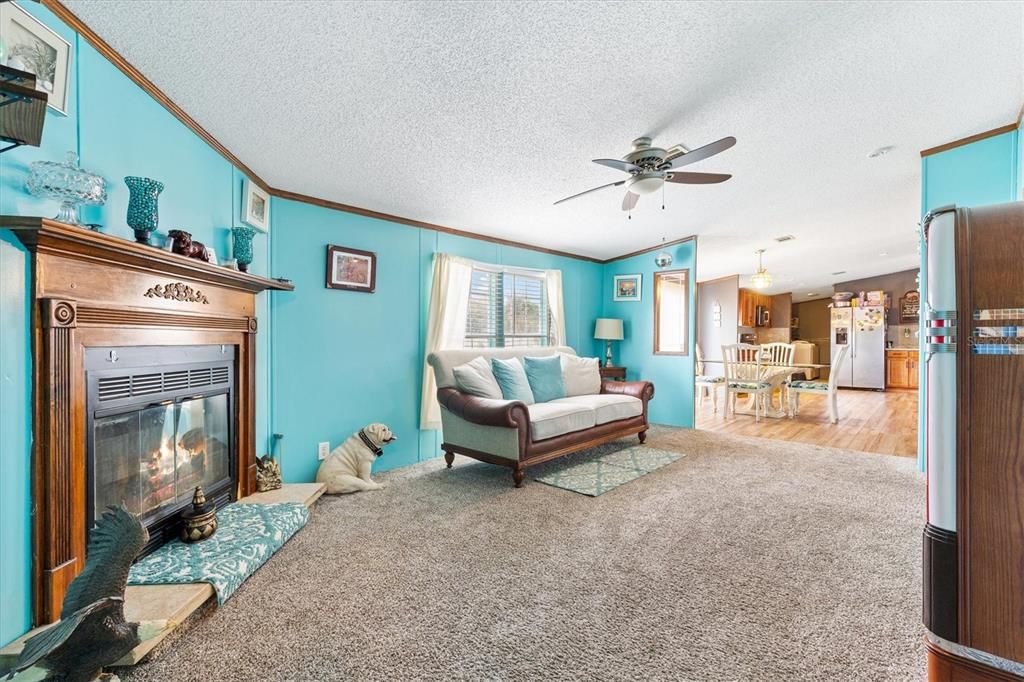 For Sale: $215,000 (5 beds, 3 baths, 1976 Square Feet)