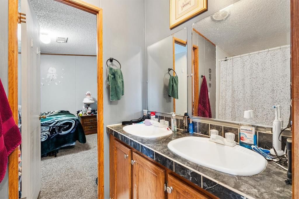 For Sale: $215,000 (5 beds, 3 baths, 1976 Square Feet)