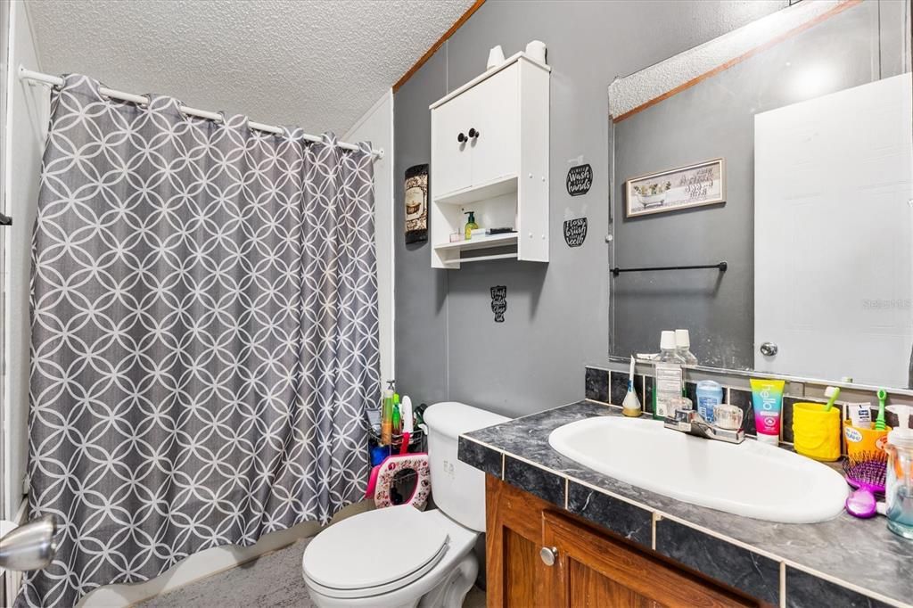 For Sale: $215,000 (5 beds, 3 baths, 1976 Square Feet)