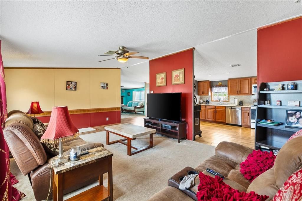 For Sale: $215,000 (5 beds, 3 baths, 1976 Square Feet)