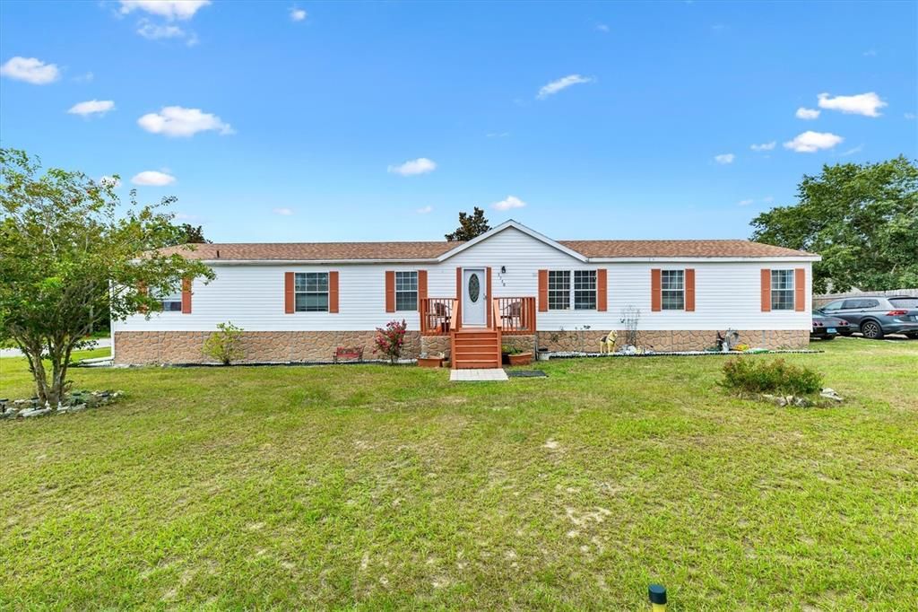 For Sale: $215,000 (5 beds, 3 baths, 1976 Square Feet)