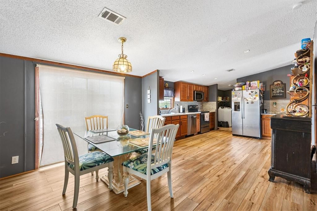 For Sale: $215,000 (5 beds, 3 baths, 1976 Square Feet)