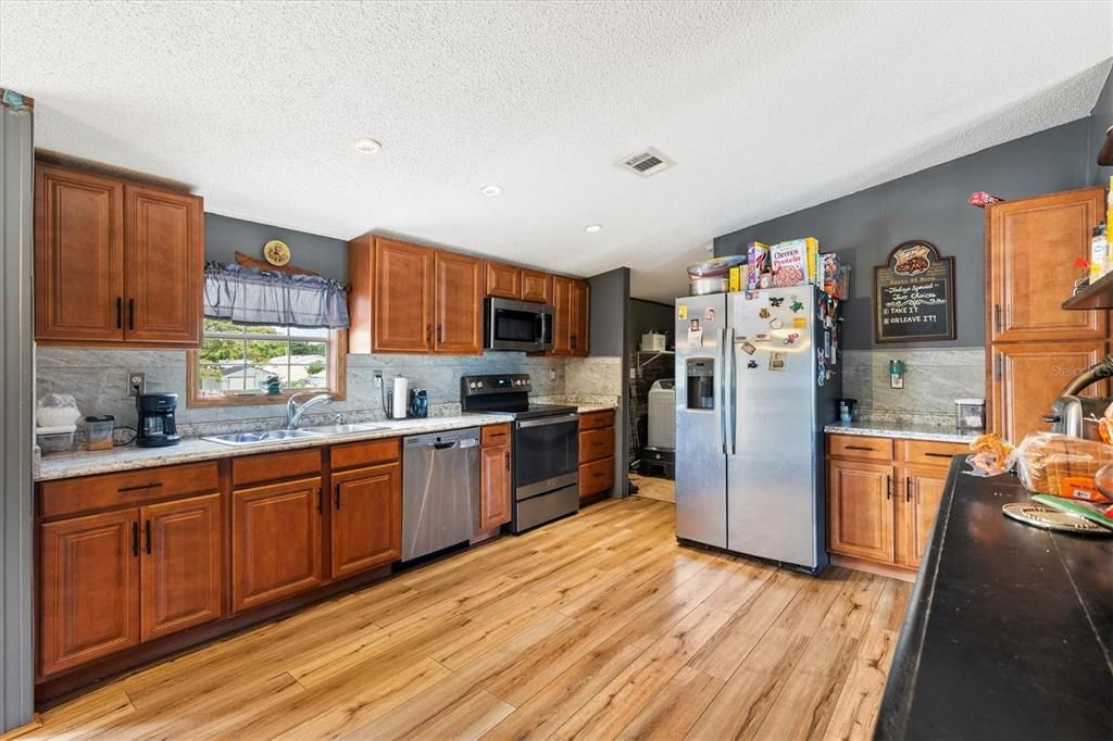 For Sale: $215,000 (5 beds, 3 baths, 1976 Square Feet)