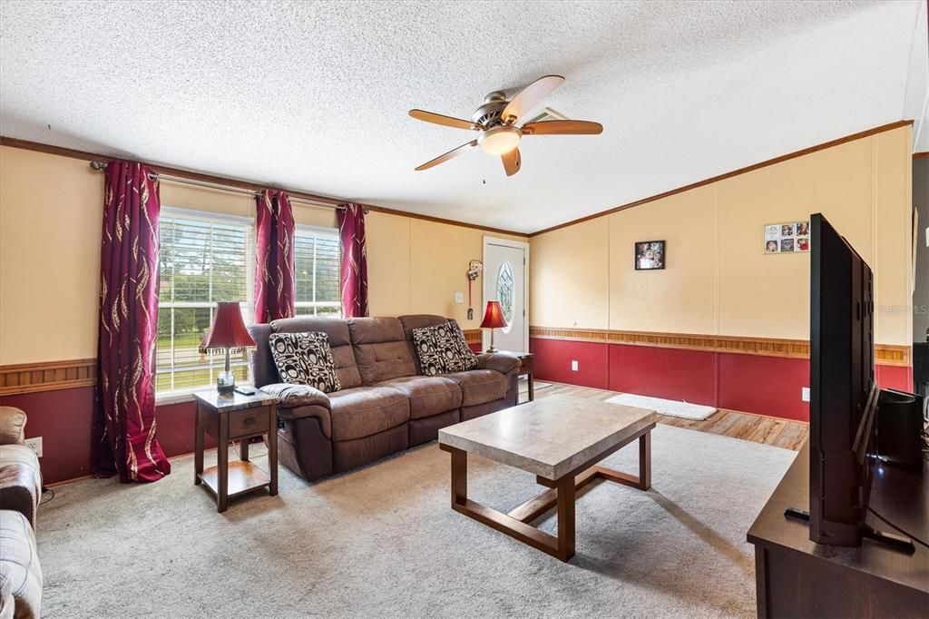 For Sale: $215,000 (5 beds, 3 baths, 1976 Square Feet)