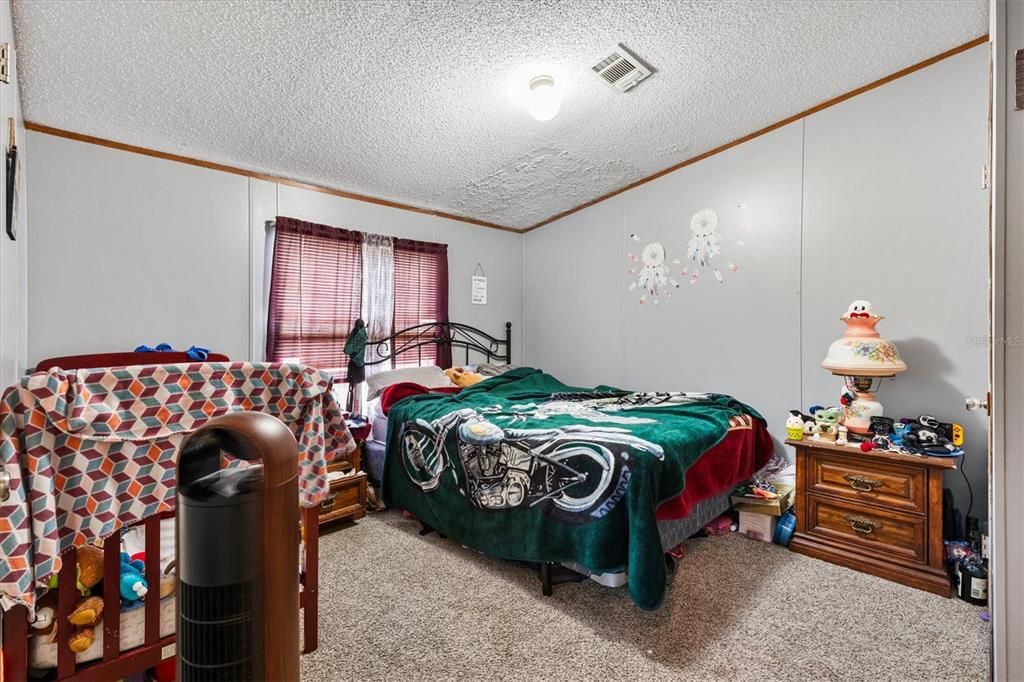 For Sale: $215,000 (5 beds, 3 baths, 1976 Square Feet)