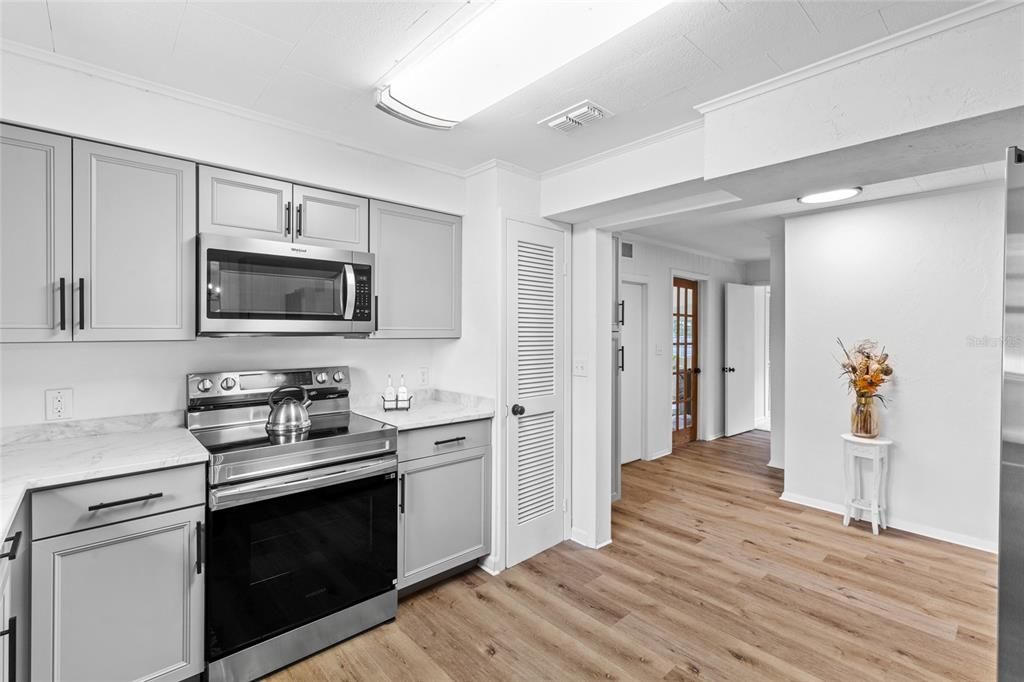 待售: $299,900 (3 贝兹, 2 浴室, 1800 平方英尺)