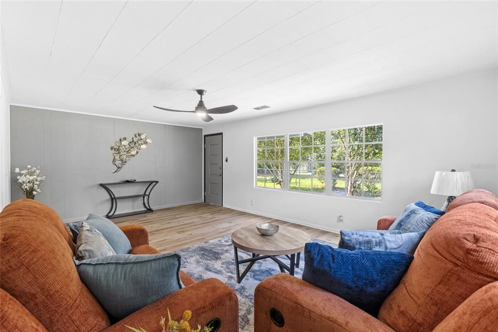 待售: $299,900 (3 贝兹, 2 浴室, 1800 平方英尺)