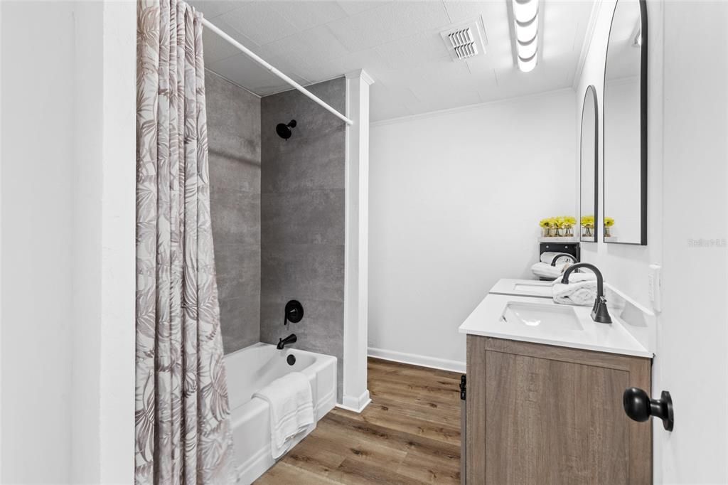 待售: $299,900 (3 贝兹, 2 浴室, 1800 平方英尺)