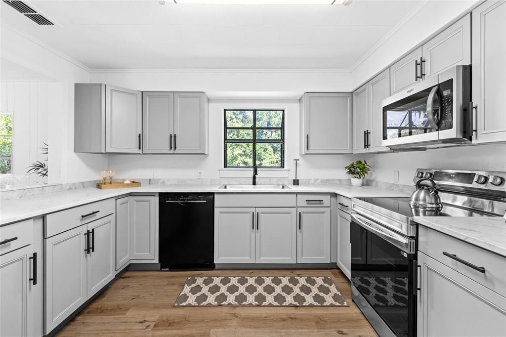 待售: $299,900 (3 贝兹, 2 浴室, 1800 平方英尺)