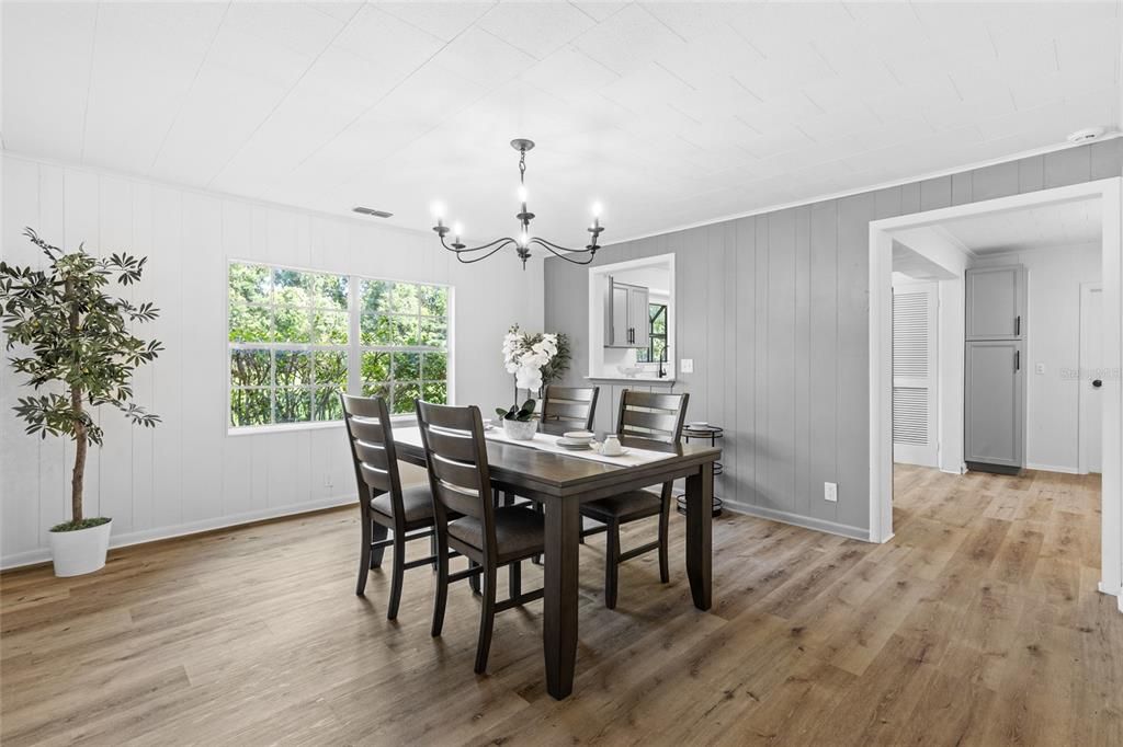 待售: $299,900 (3 贝兹, 2 浴室, 1800 平方英尺)