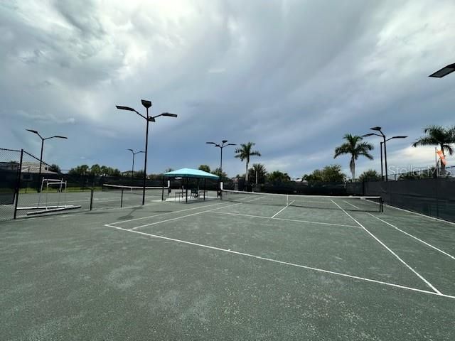 合同活跃: $3,100 (2 贝兹, 2 浴室, 1942 平方英尺)