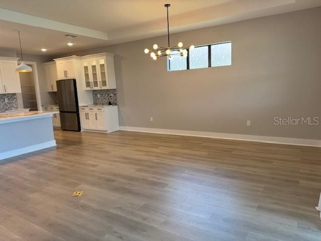 合同活跃: $3,100 (2 贝兹, 2 浴室, 1942 平方英尺)