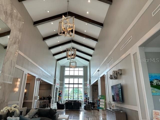 合同活跃: $3,100 (2 贝兹, 2 浴室, 1942 平方英尺)