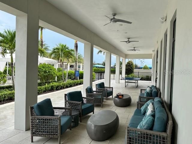 合同活跃: $3,100 (2 贝兹, 2 浴室, 1942 平方英尺)