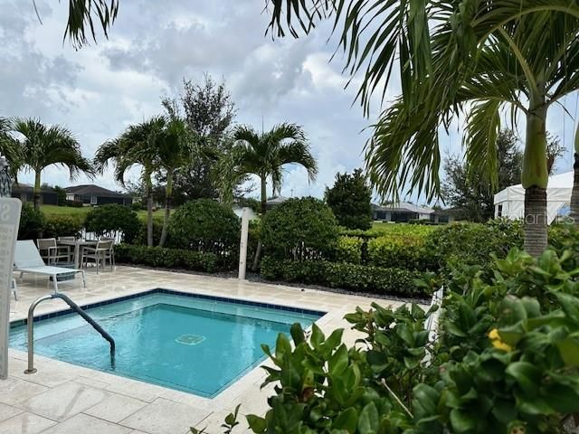 合同活跃: $3,100 (2 贝兹, 2 浴室, 1942 平方英尺)