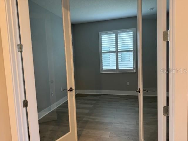 合同活跃: $3,100 (2 贝兹, 2 浴室, 1942 平方英尺)