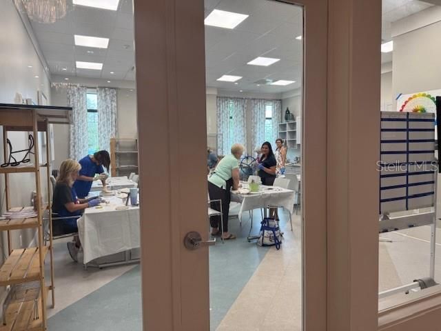 合同活跃: $3,100 (2 贝兹, 2 浴室, 1942 平方英尺)