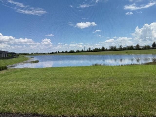 合同活跃: $3,100 (2 贝兹, 2 浴室, 1942 平方英尺)