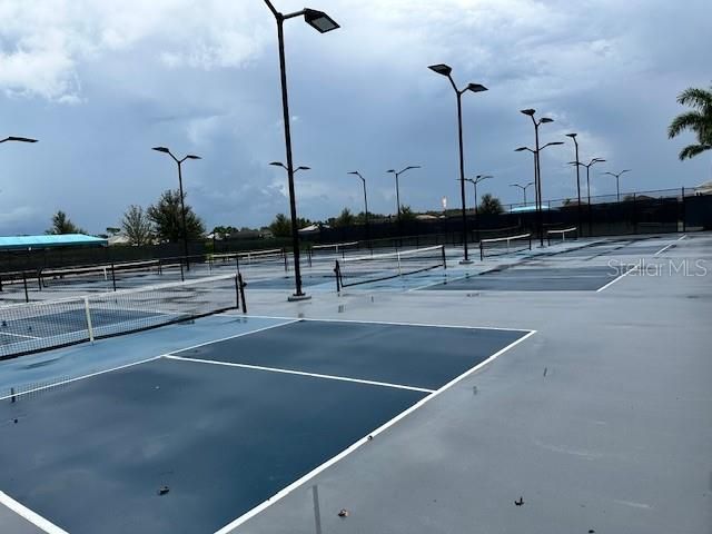 合同活跃: $3,100 (2 贝兹, 2 浴室, 1942 平方英尺)