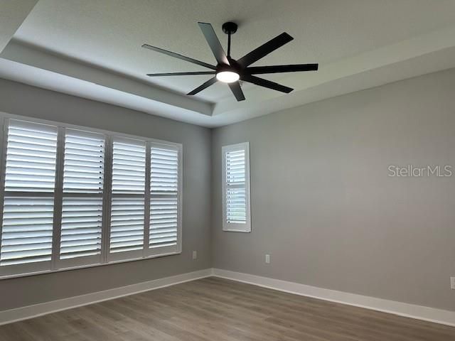 合同活跃: $3,100 (2 贝兹, 2 浴室, 1942 平方英尺)