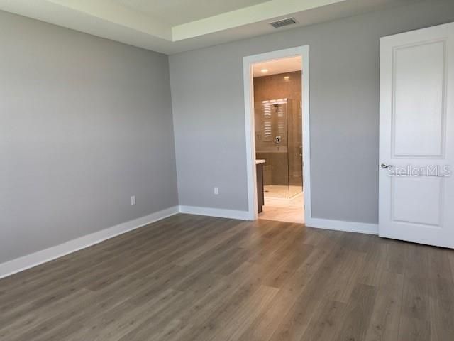 合同活跃: $3,100 (2 贝兹, 2 浴室, 1942 平方英尺)