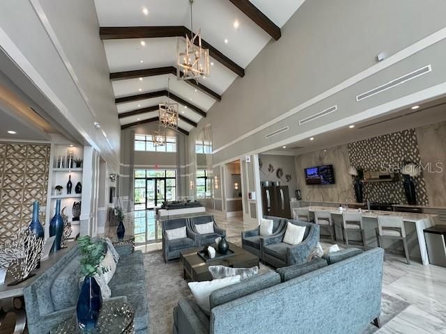 合同活跃: $3,100 (2 贝兹, 2 浴室, 1942 平方英尺)