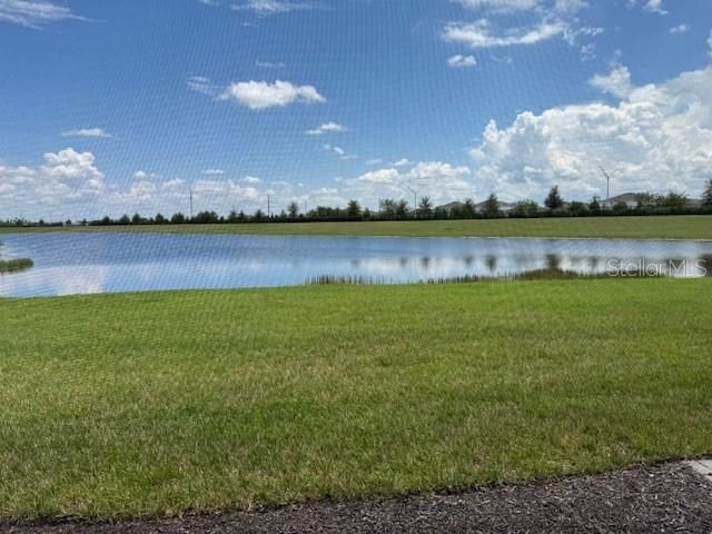 合同活跃: $3,100 (2 贝兹, 2 浴室, 1942 平方英尺)