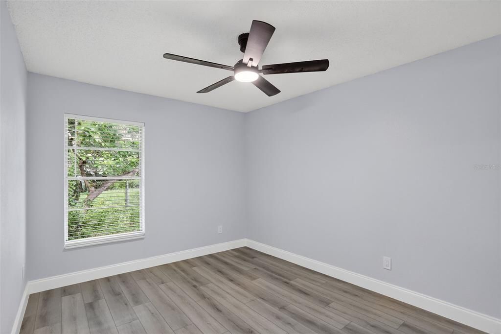 Под контрактом: $374,800 (4 спален, 3 ванн, 1960 Квадратных фут)