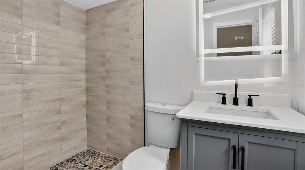 Под контрактом: $374,800 (4 спален, 3 ванн, 1960 Квадратных фут)