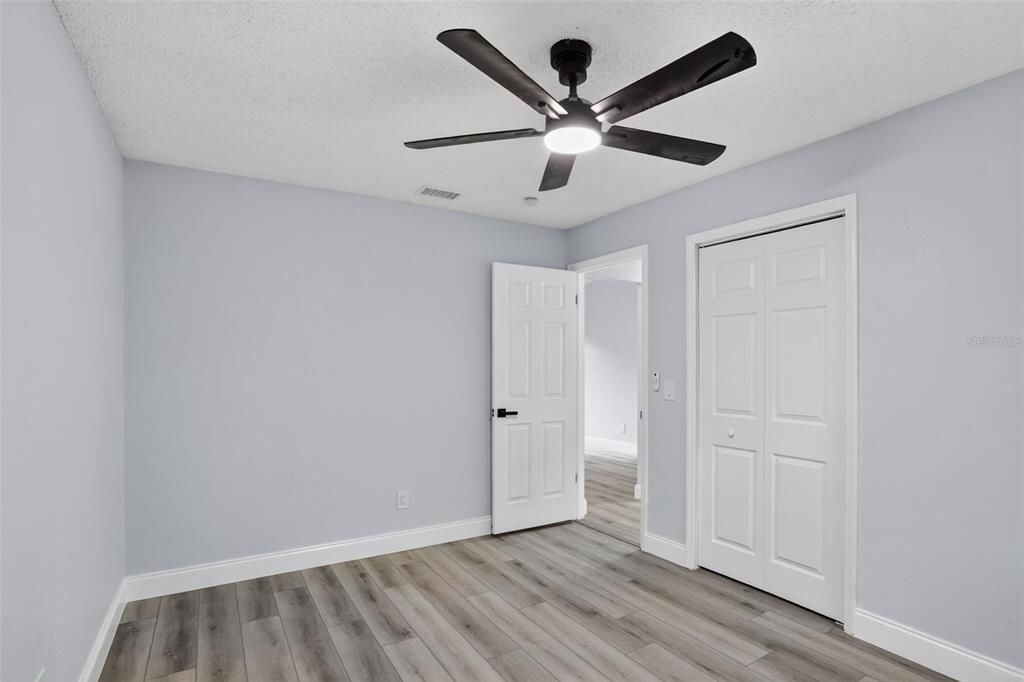 Под контрактом: $374,800 (4 спален, 3 ванн, 1960 Квадратных фут)