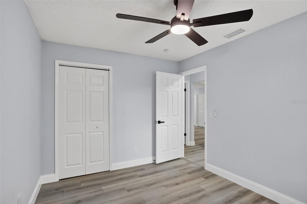 Под контрактом: $374,800 (4 спален, 3 ванн, 1960 Квадратных фут)