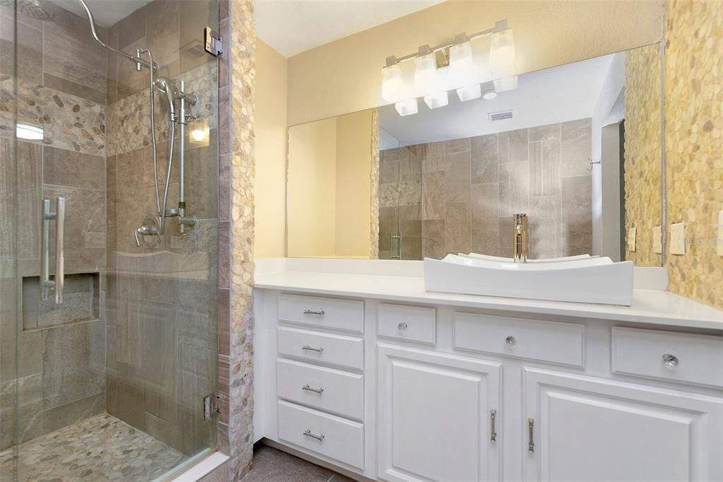 Active With Contract: $2,200 (2 beds, 2 baths, 1075 Square Feet)